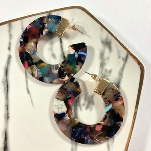 Tennessee Bellee Boutique Jewelry - Cardi Multi-Colored Thick Circle Stud Hoop Earring Tennessee Bellee Boutique Jewelry - Cardi Multi-Colored Thick Circle Stud Hoop Earring